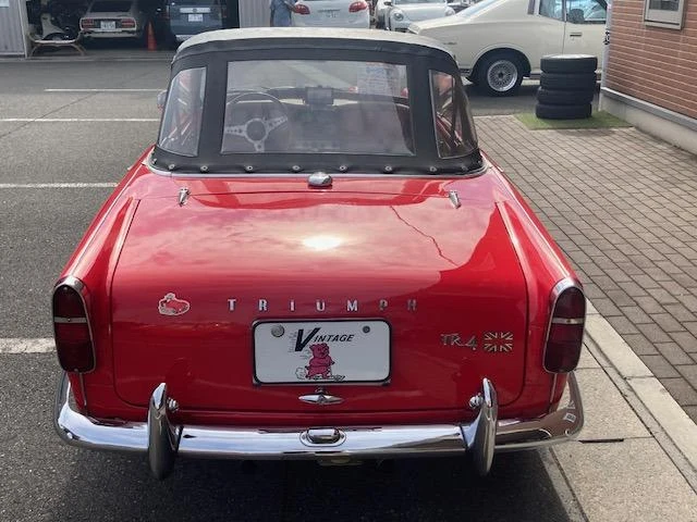 Triumph TR-4 13