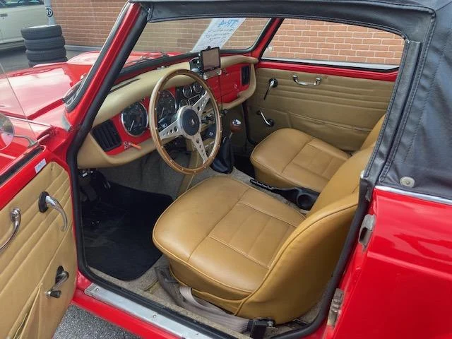 Triumph TR-4 19