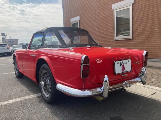 Triumph TR-4 15