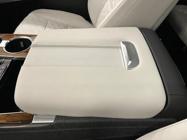 Cadillac ESCALADE 34