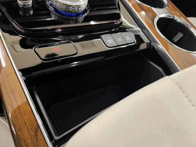 Cadillac ESCALADE 36