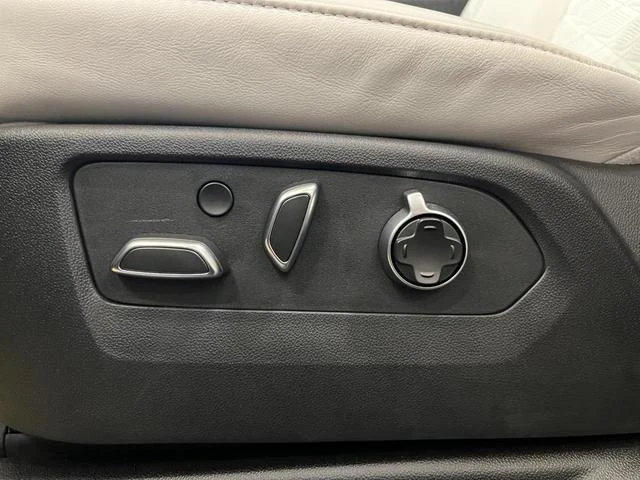 Cadillac ESCALADE 17