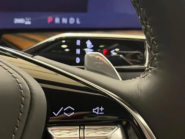 Cadillac ESCALADE 10