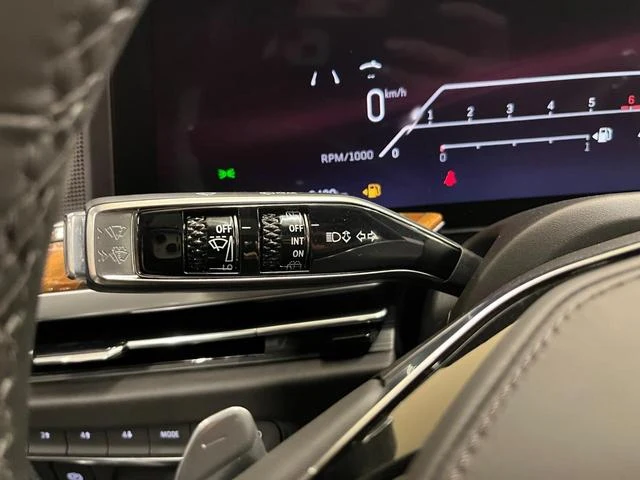 Cadillac ESCALADE 11