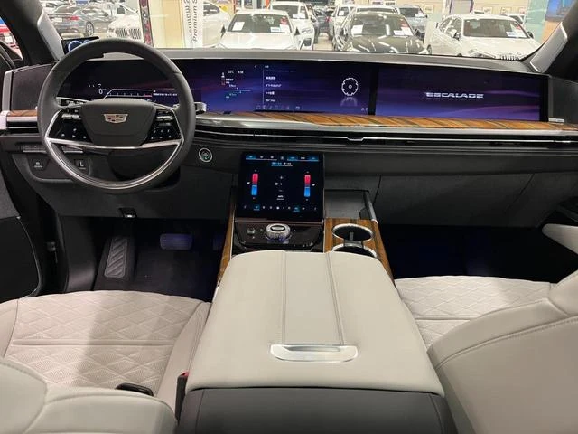 Cadillac ESCALADE 2