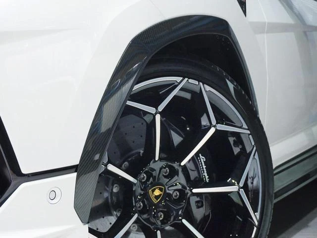 Lamborghini URUS 14
