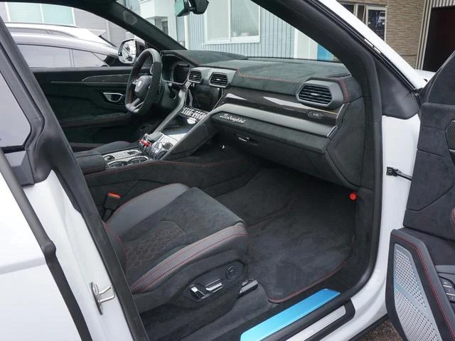 Lamborghini URUS 61