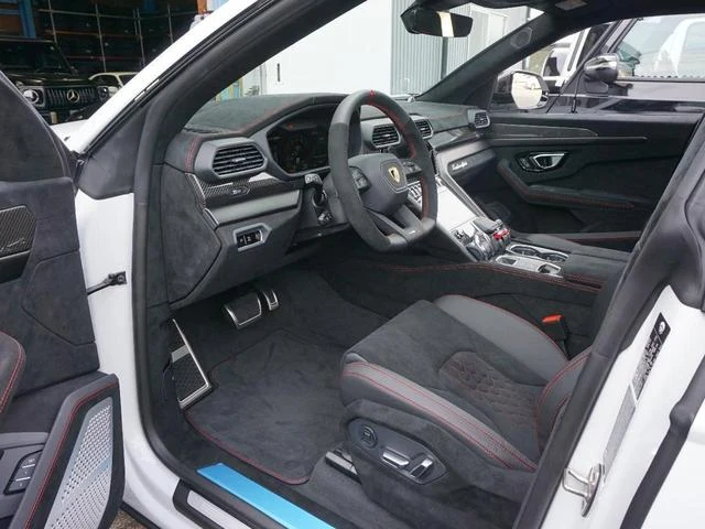 Lamborghini URUS 57