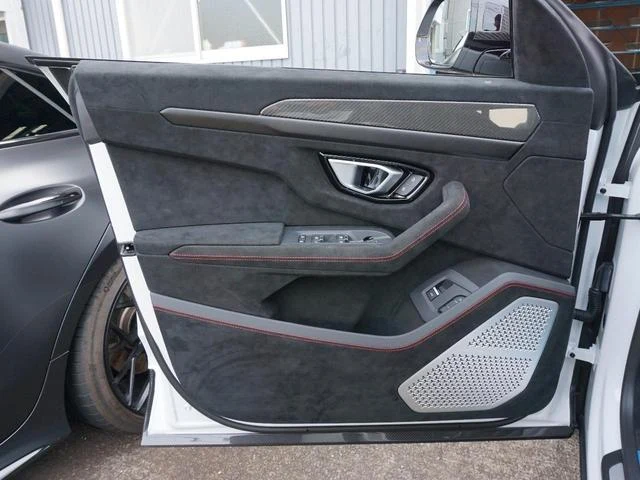 Lamborghini URUS 59