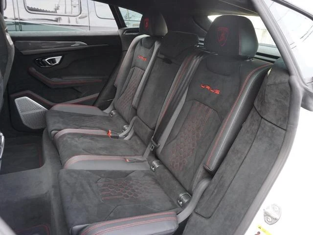 Lamborghini URUS 66