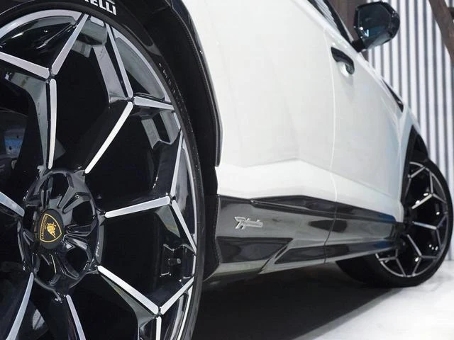 Lamborghini URUS 23