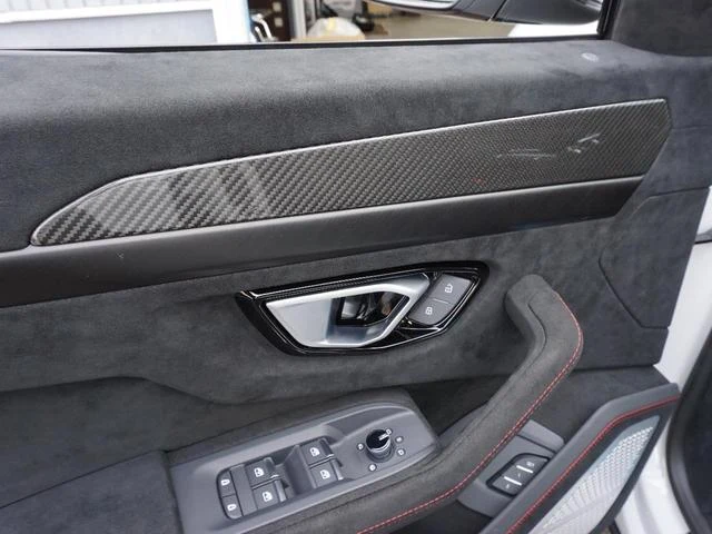 Lamborghini URUS 54