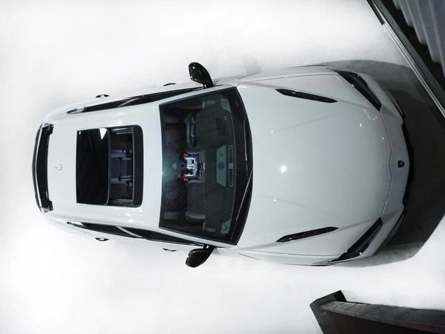 Lamborghini URUS 36