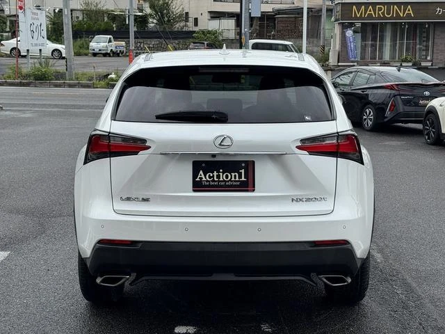 Lexus NX 52