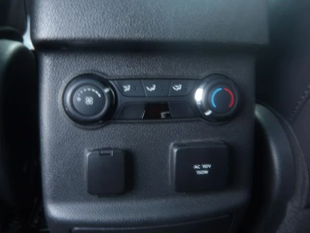 Ford EXPLORER 38