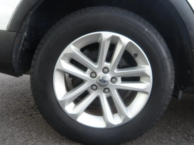 Ford EXPLORER 32