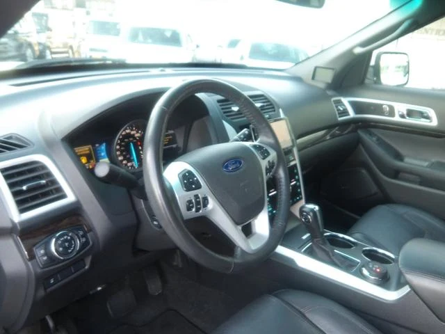 Ford EXPLORER 48