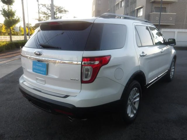 Ford EXPLORER 8