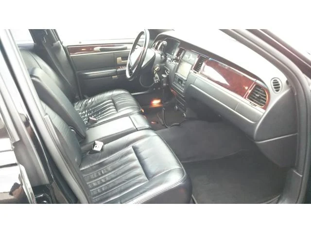 Lincoln LIMOUSINE 13