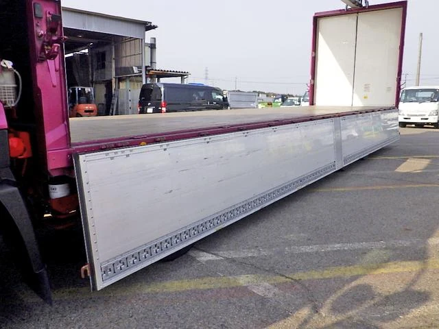 UD Trucks QUON 9