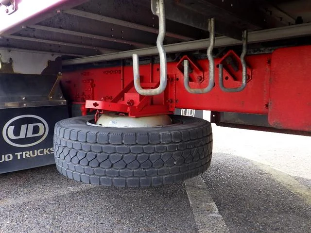 UD Trucks QUON 21