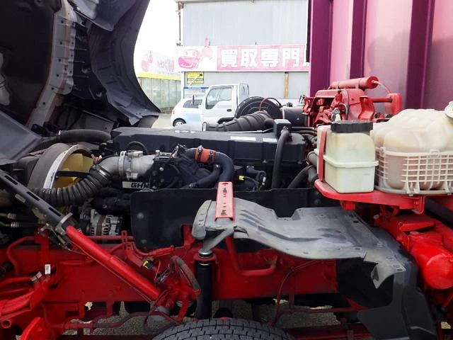 UD Trucks QUON 24