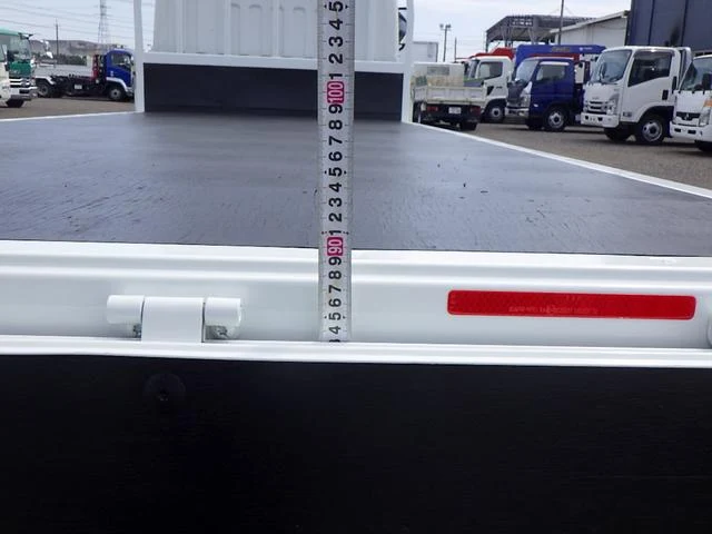 UD Trucks KAZET 32