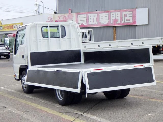 Isuzu ELF 37