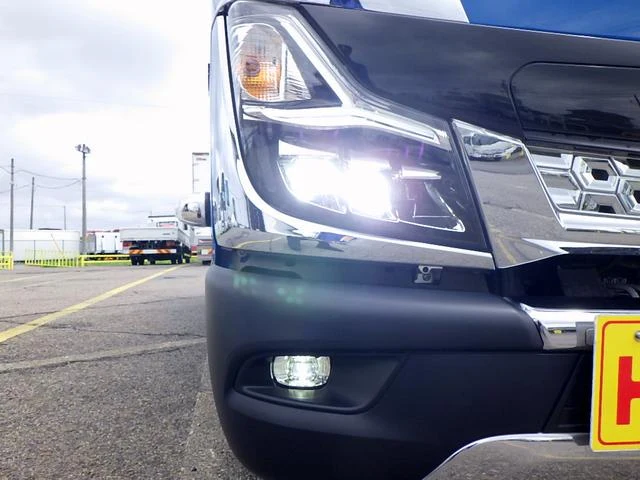 Mitsubishi Fuso CANTER 2