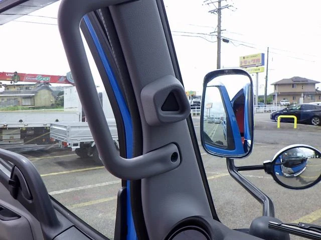 Mitsubishi Fuso CANTER 17
