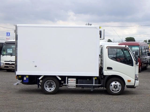 Hino DUTRO 4