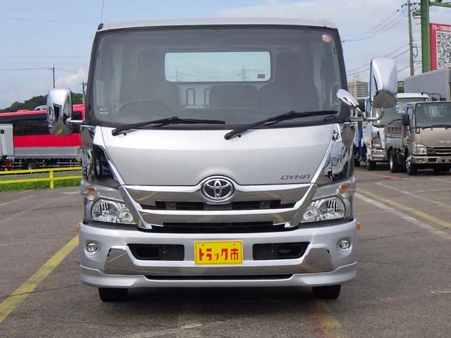 Hino DUTRO 3