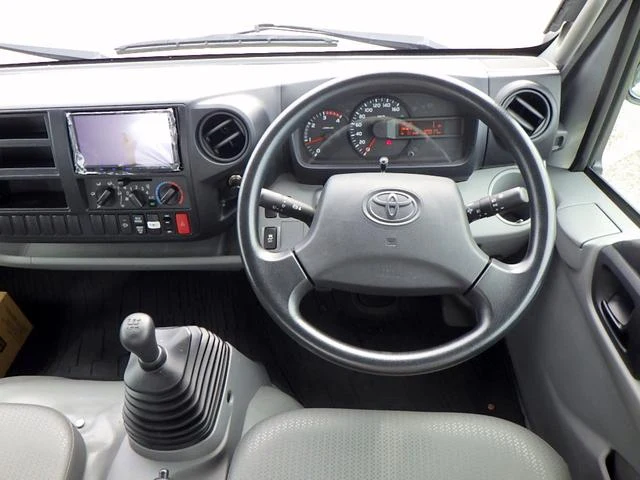 Hino DUTRO 13