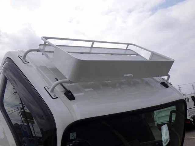 Isuzu ELF 32