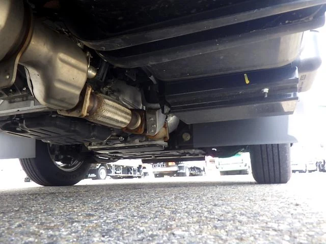 Isuzu ELF 28