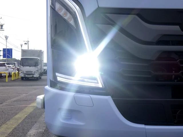 Isuzu ELF 2