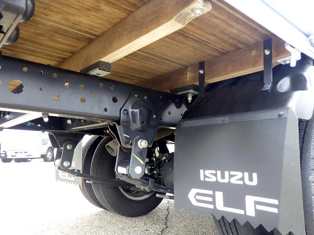 Isuzu ELF 25