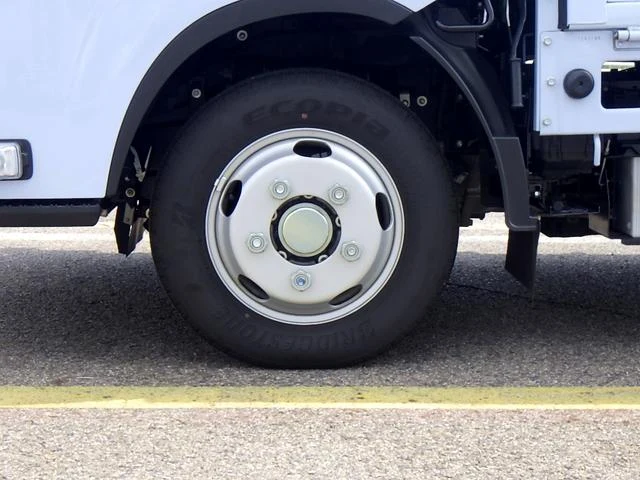 Isuzu ELF 29