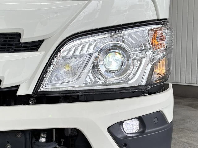 Hino DUTRO 8