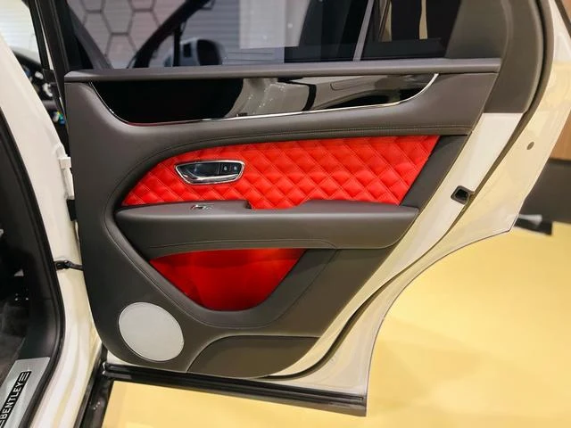 Bentley BENTAYGA 49