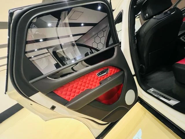Bentley BENTAYGA 54