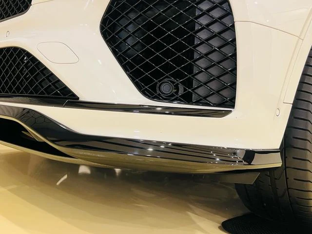 Bentley BENTAYGA 14
