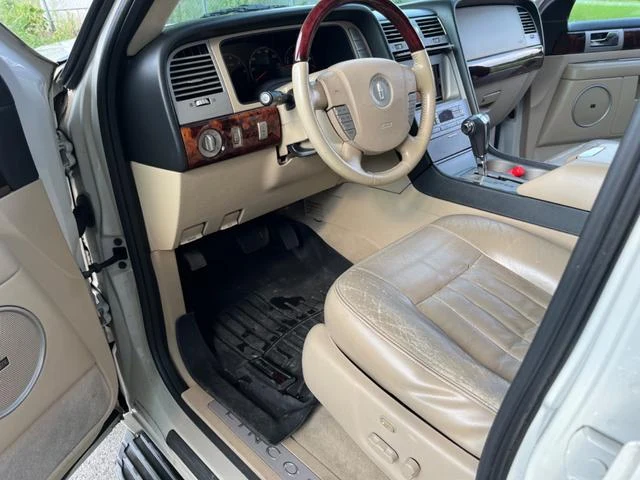 Lincoln NAVIGATOR 32