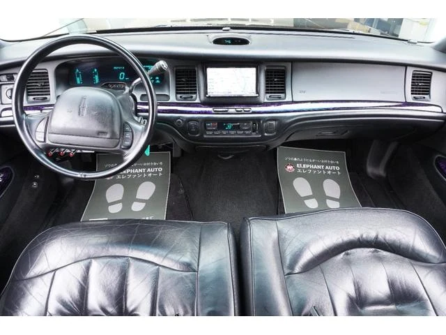 Lincoln TOWNCAR 49