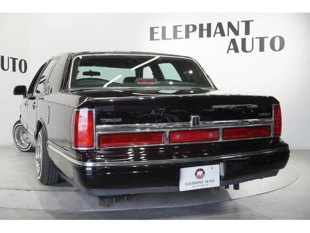Lincoln TOWNCAR 64