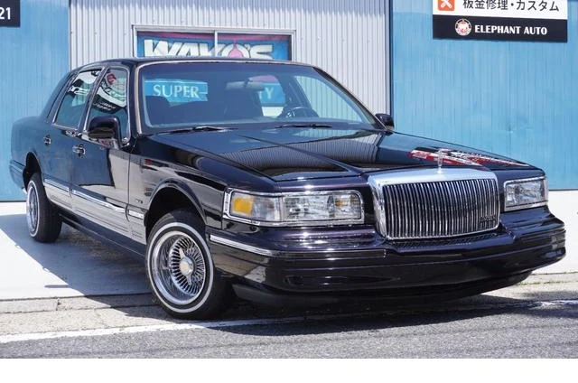 Lincoln TOWNCAR 17