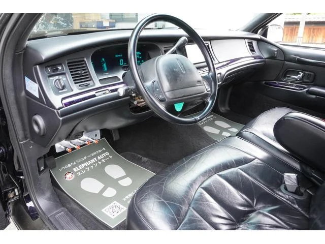 Lincoln TOWNCAR 14