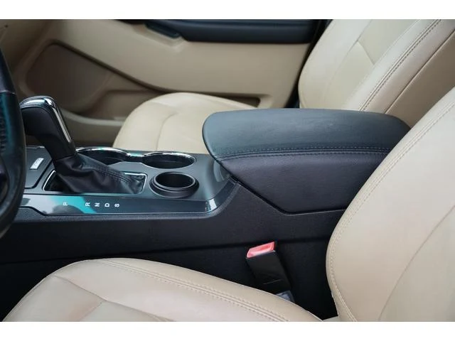 Ford EXPLORER 26