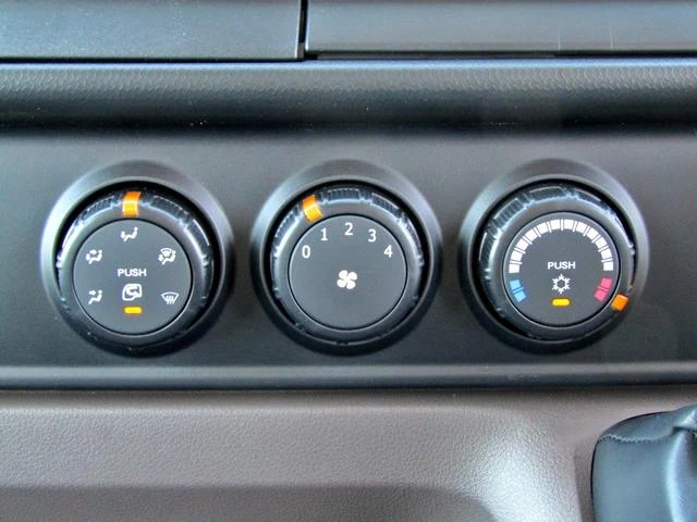 Mitsubishi Fuso CANTER 25