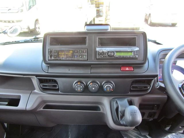 Mitsubishi Fuso CANTER 23